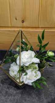 Triangle-Prism-with-Centerpiece-Floral